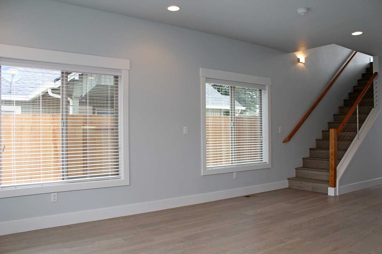 827 Nw Victoria Ave - Photo 5 of 29