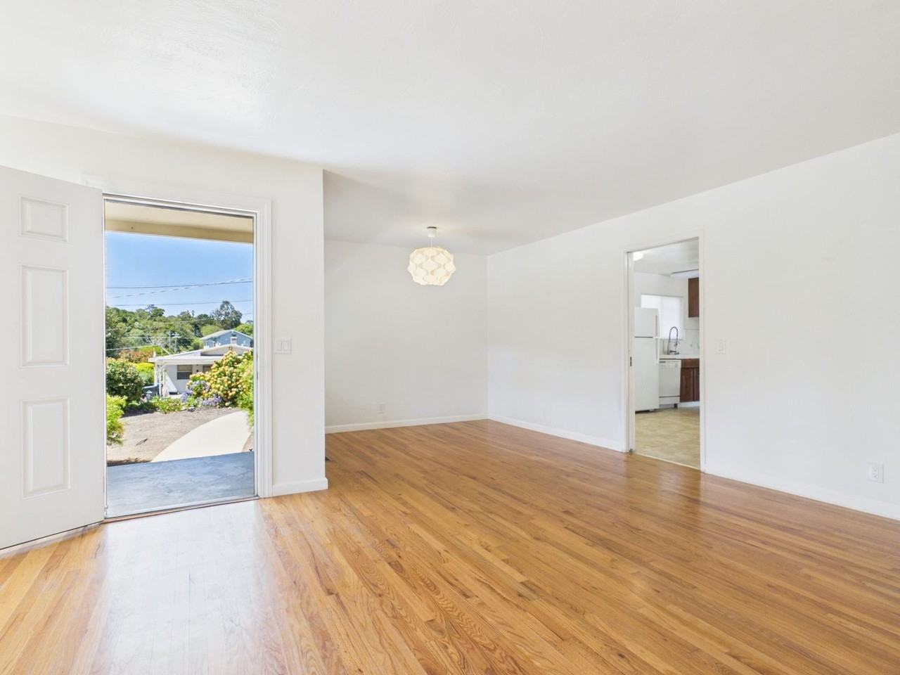 831 Avalon Pl - Photo 4 of 14