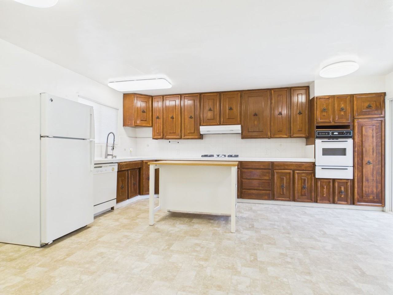 831 Avalon Pl - Photo 5 of 14