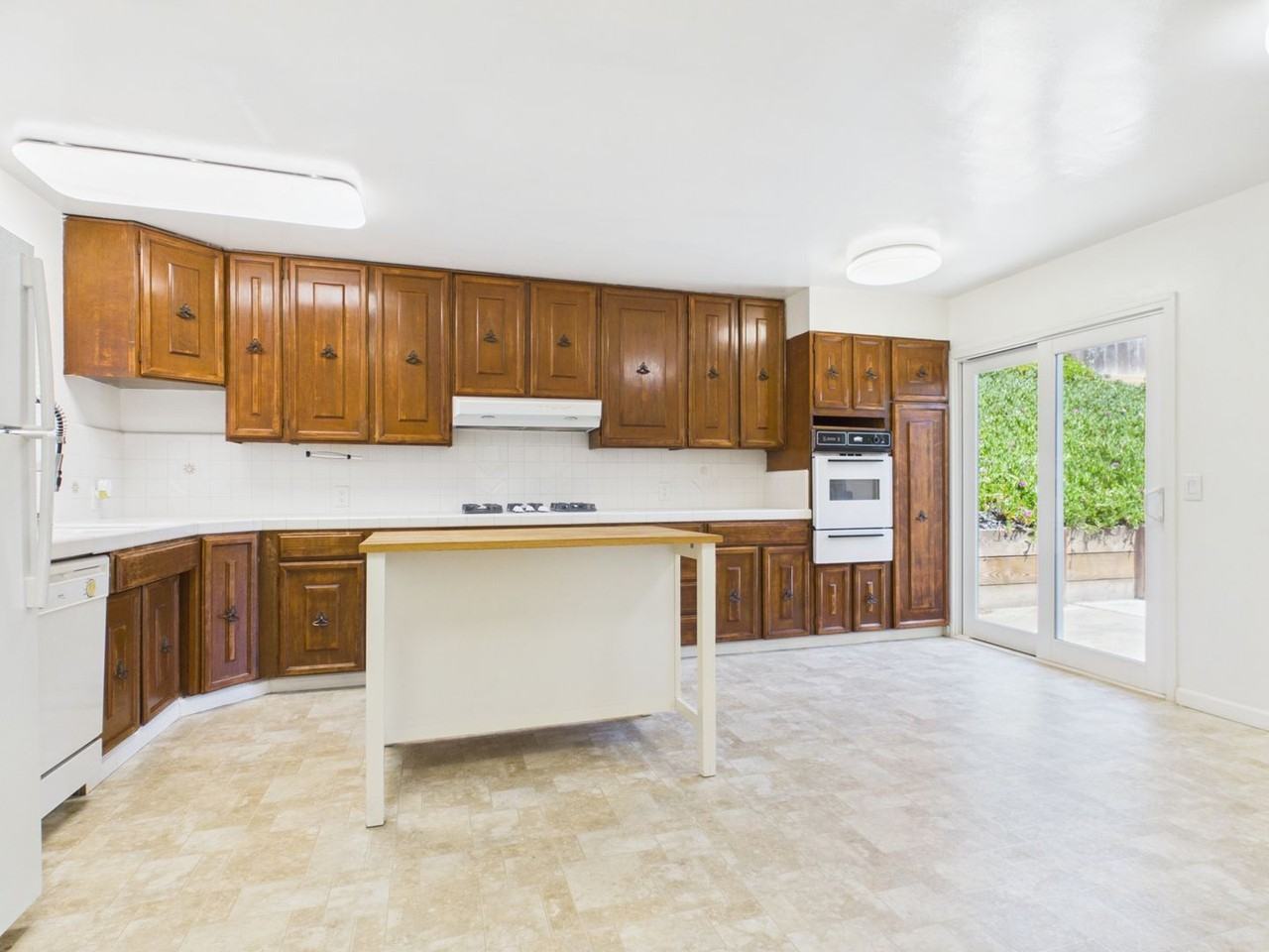 831 Avalon Pl - Photo 6 of 14