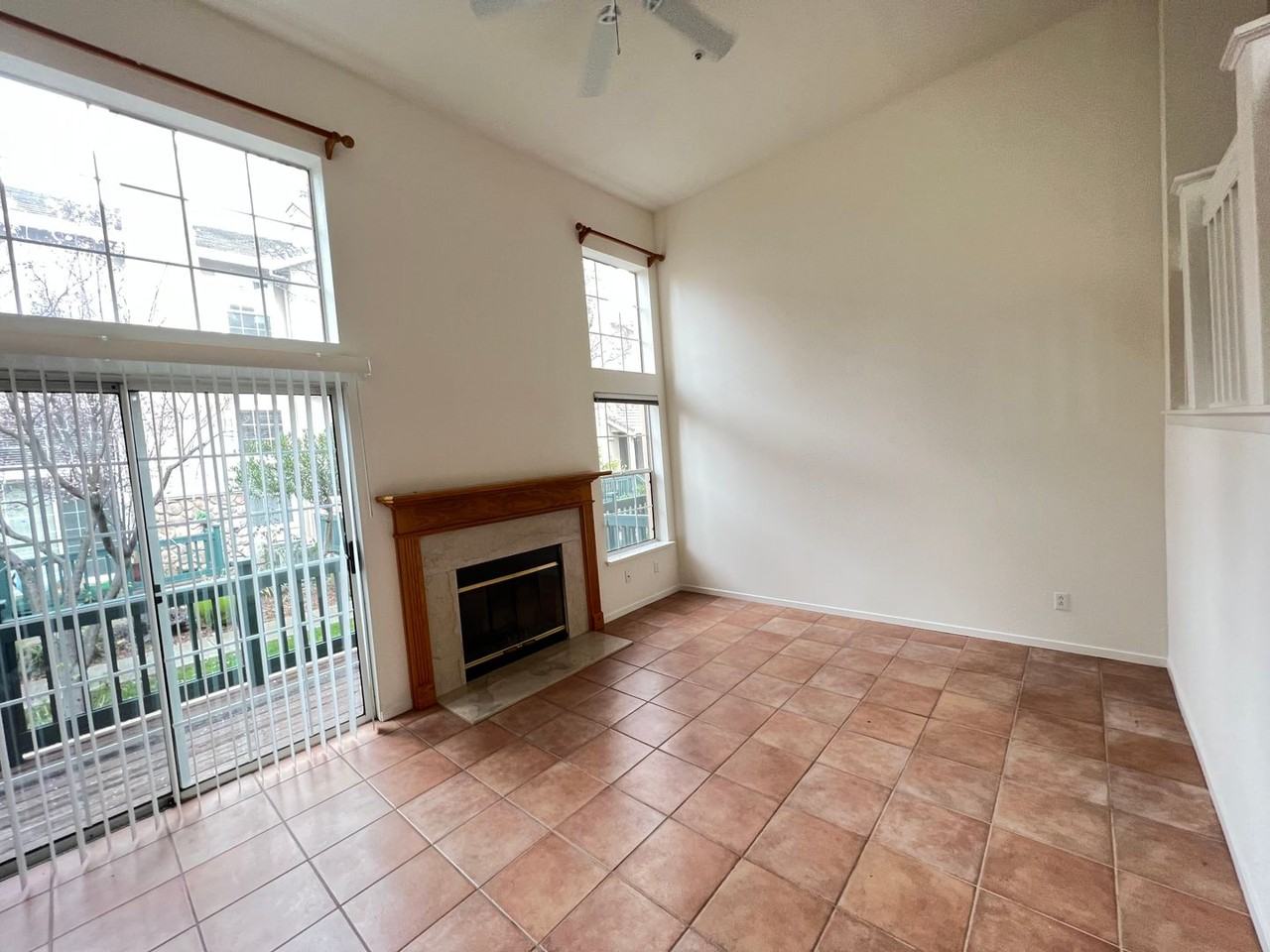 960 Falcon Ct - Photo 2 of 26