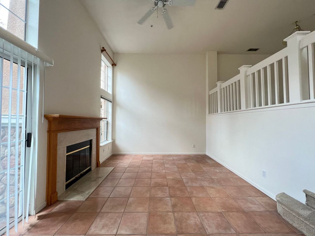 960 Falcon Ct - Photo 3 of 26