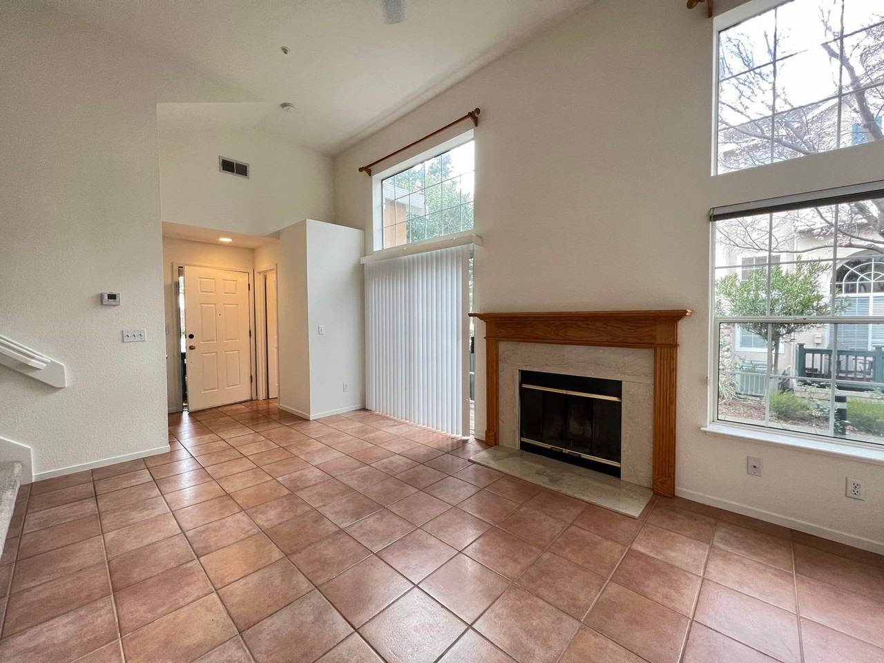 960 Falcon Ct - Photo 4 of 26