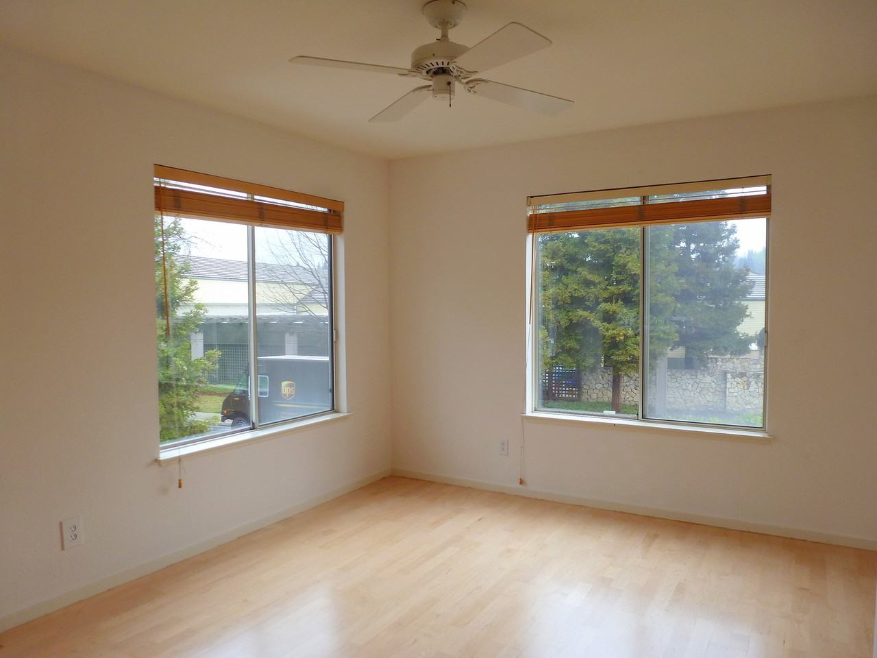 960 Falcon Ct - Photo 7 of 26