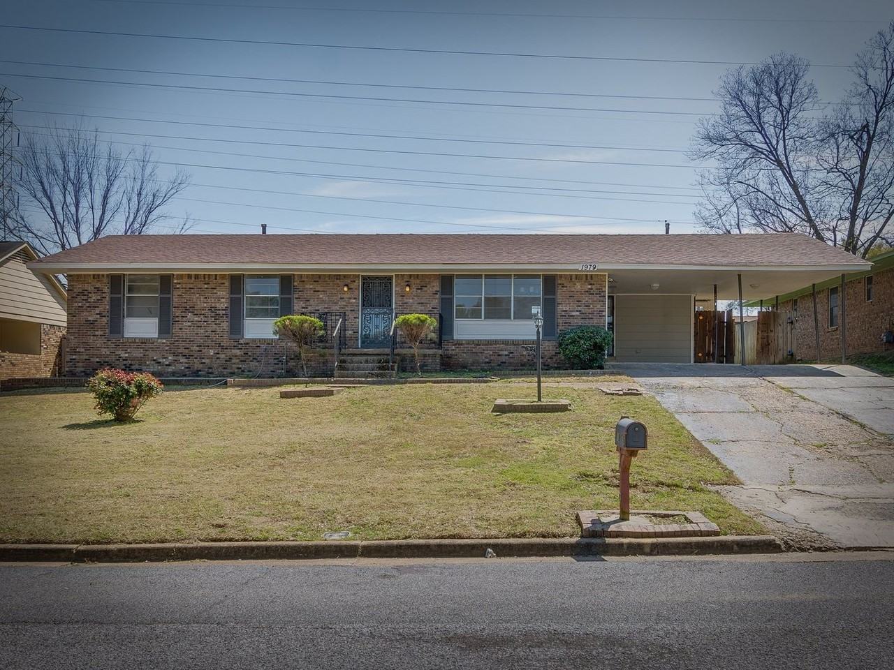 1979 Kilarney Ave - Photo 4 of 13