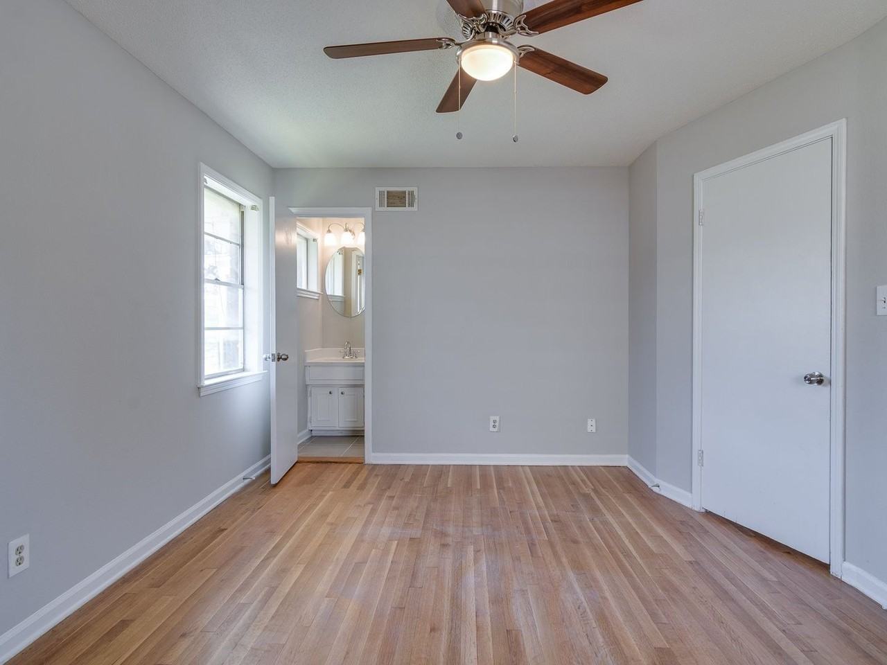 1979 Kilarney Ave - Photo 6 of 13