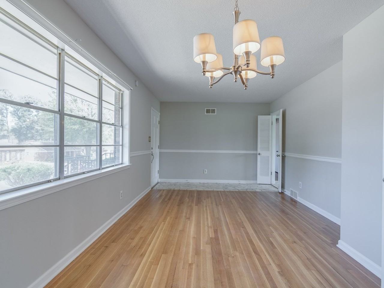 1979 Kilarney Ave - Photo 7 of 13