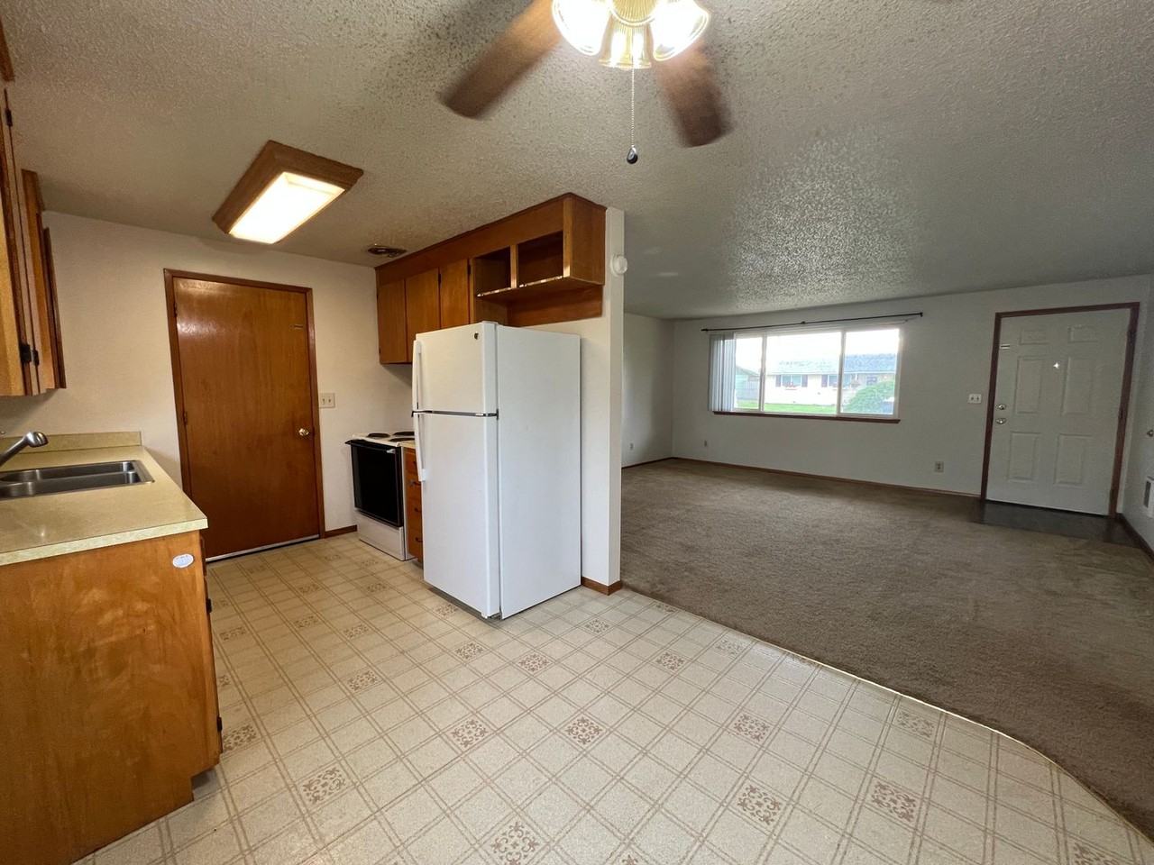 210 Blossom Dr - Photo 6 of 15