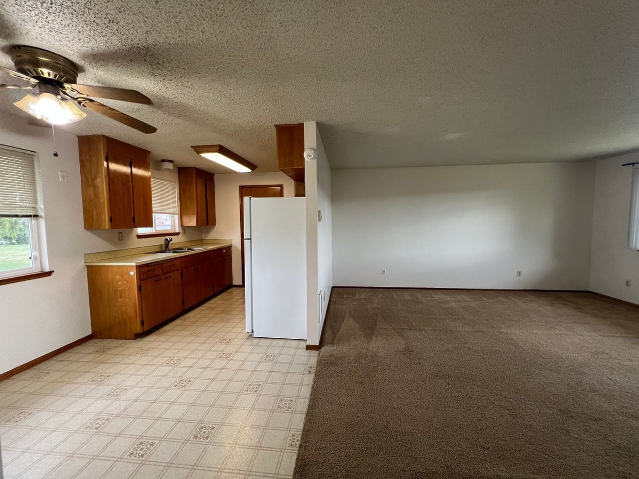 210 Blossom Dr - Photo 7 of 15