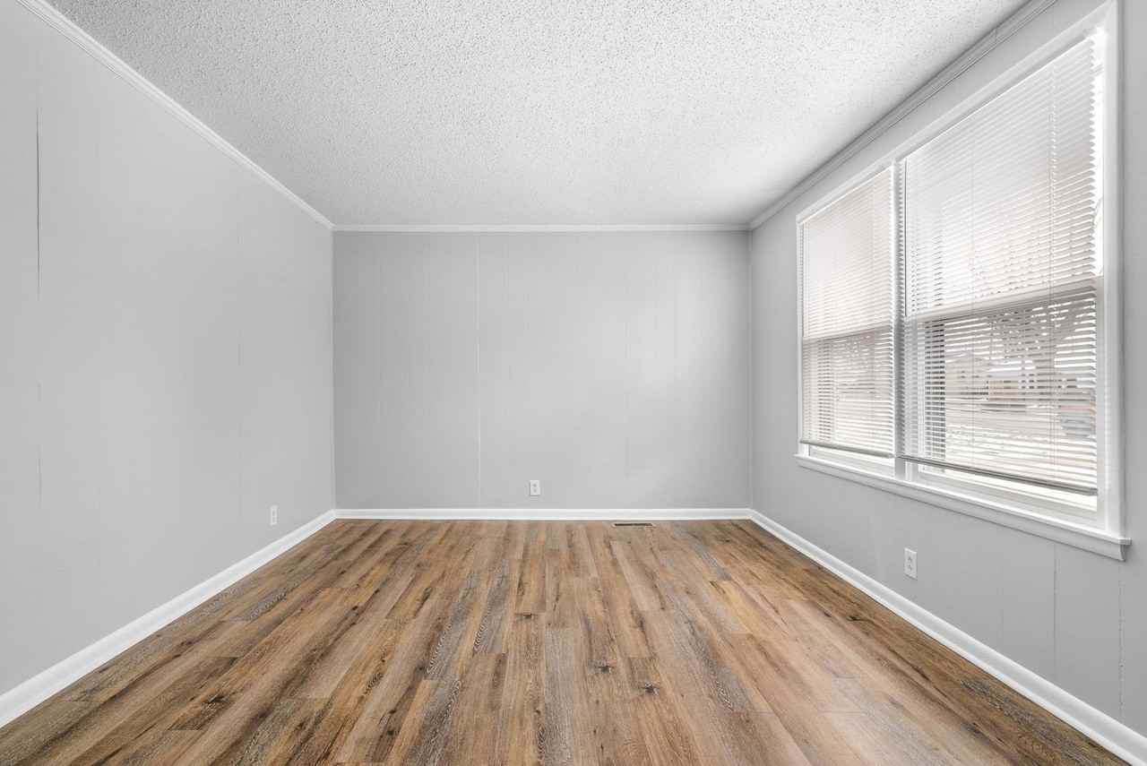 119 King Cole Dr - Photo 4 of 30