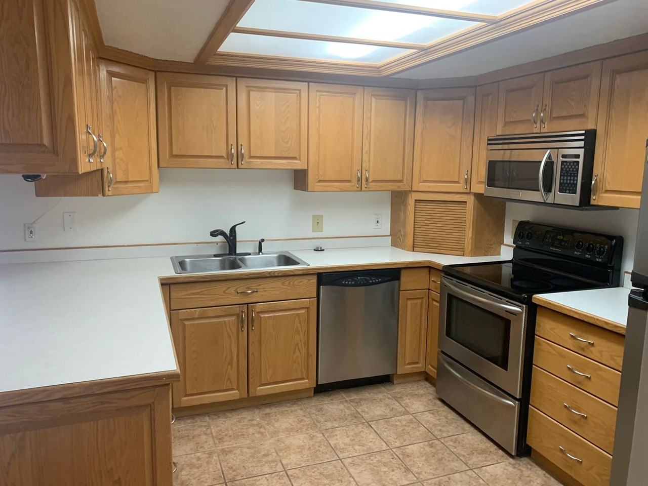 351 S 400 E - Photo 2 of 22