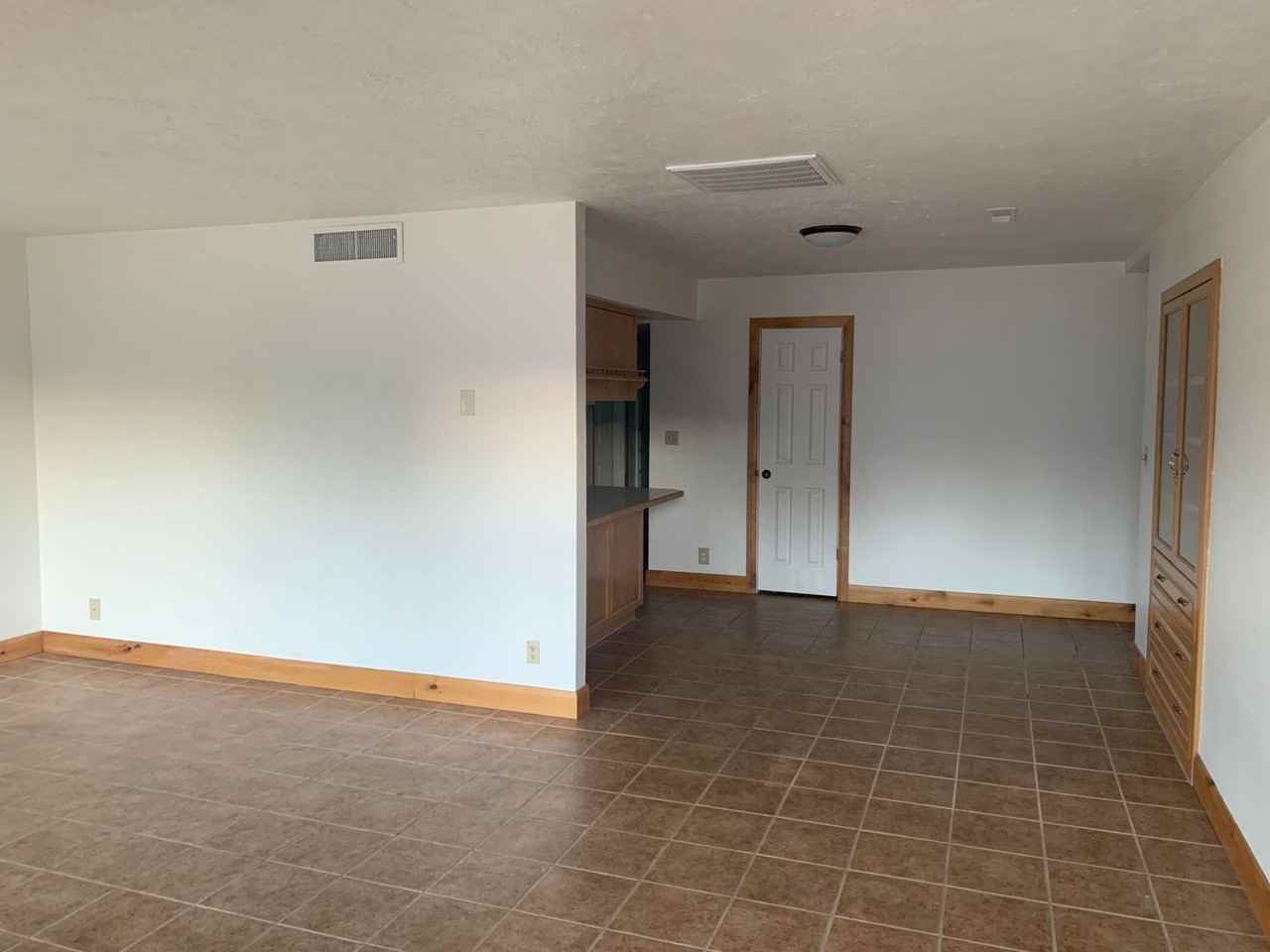 351 S 400 E - Photo 4 of 22