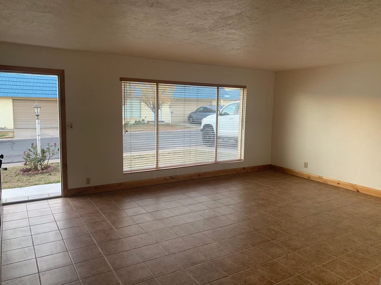 351 S 400 E - Photo 5 of 22