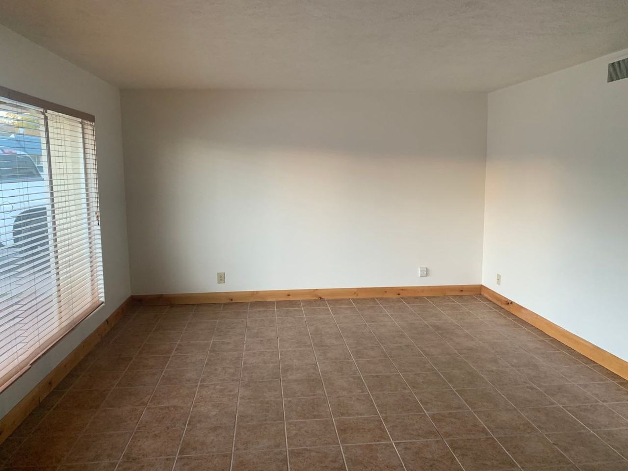 351 S 400 E - Photo 7 of 22