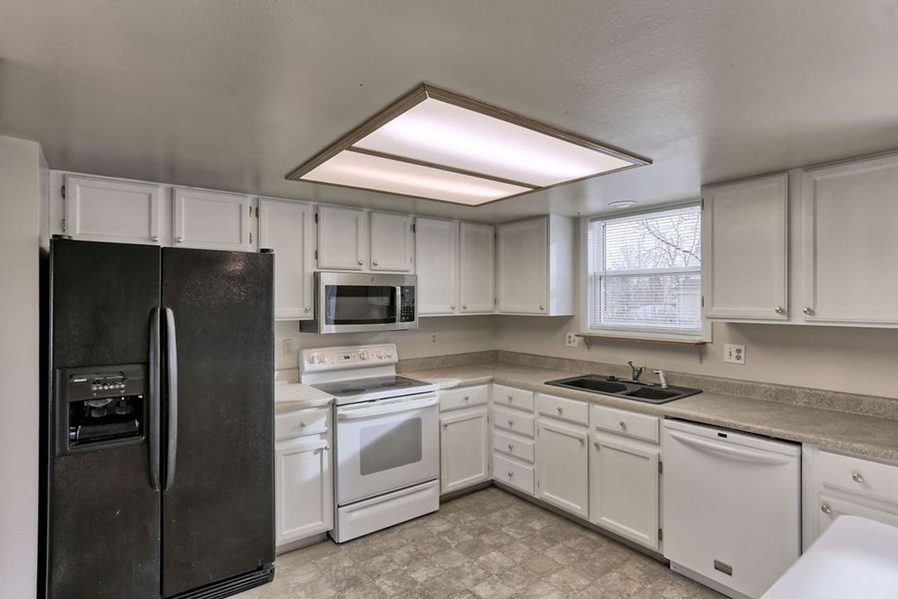 2524 Yorkshire St - Photo 6 of 30