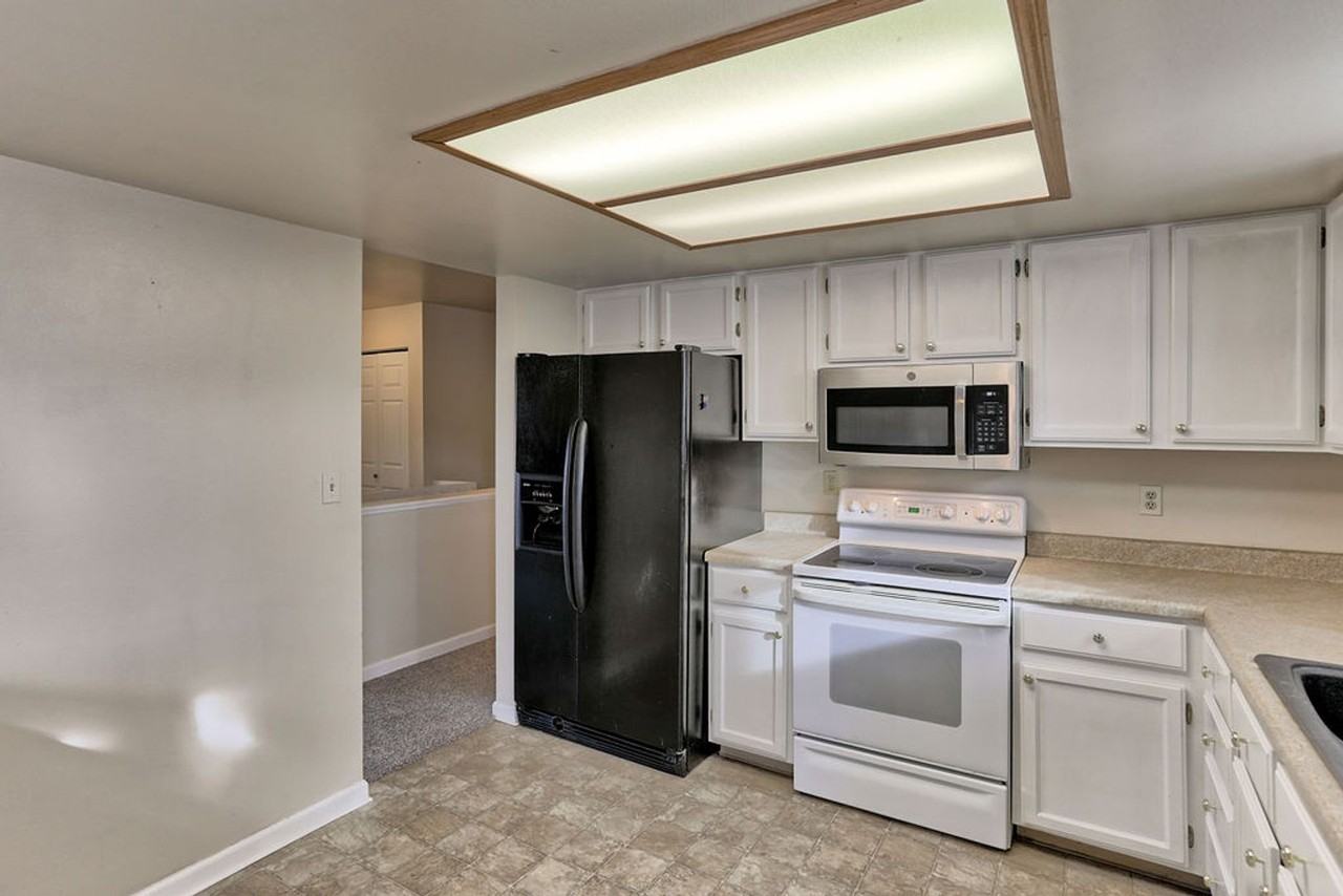 2524 Yorkshire St - Photo 7 of 30