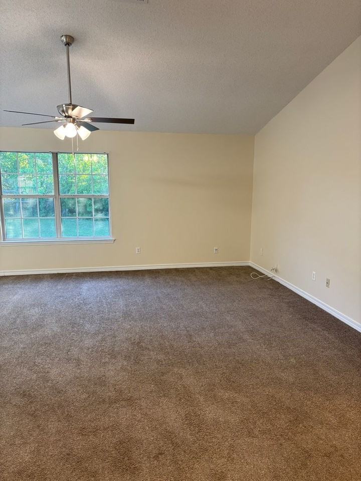 1607 Dees Rd - Photo 2 of 25