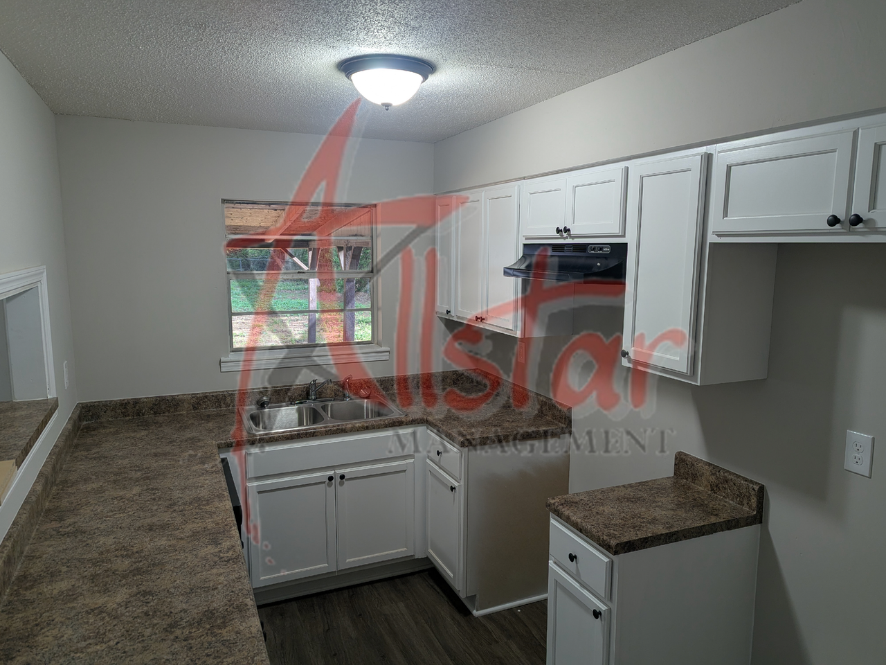 2628 Hillcrest Cir - Photo 2 of 24