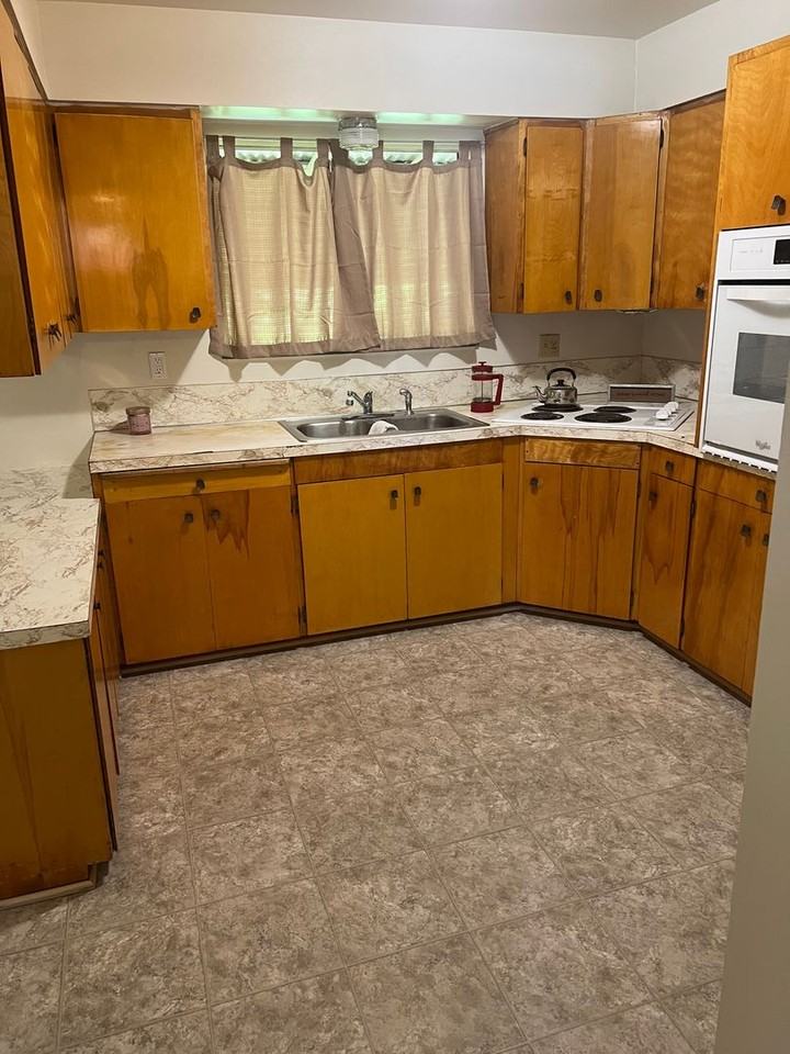 240 Glen Dr - Photo 6 of 17