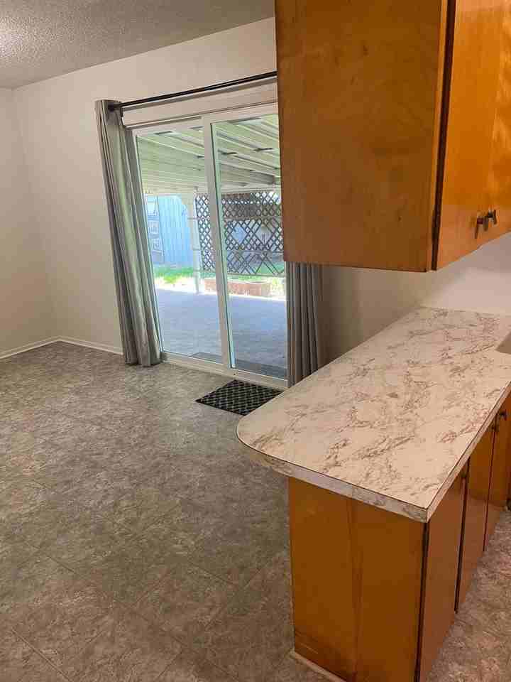 240 Glen Dr - Photo 7 of 17