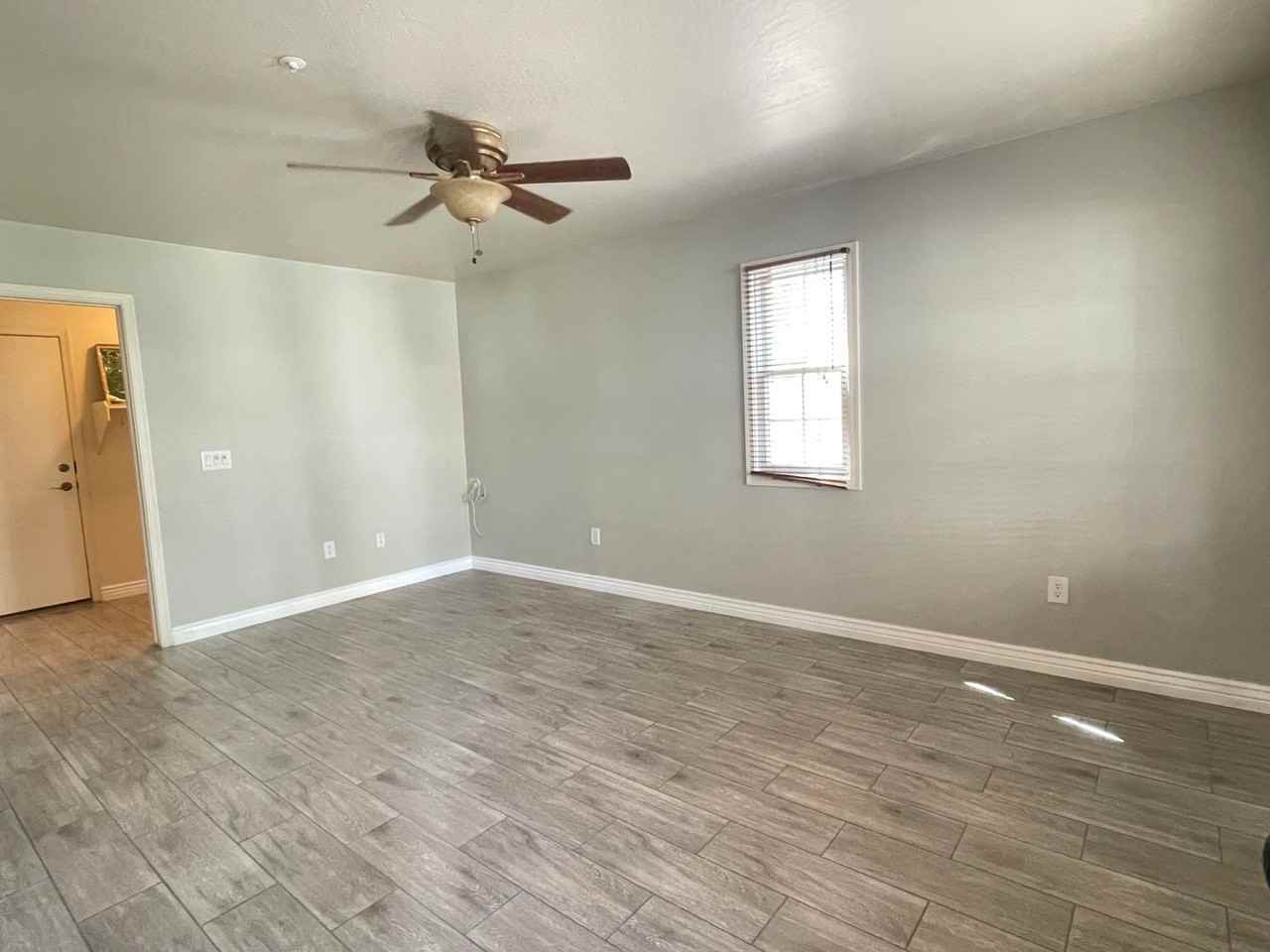 2792 S Bahama Dr - Photo 3 of 32