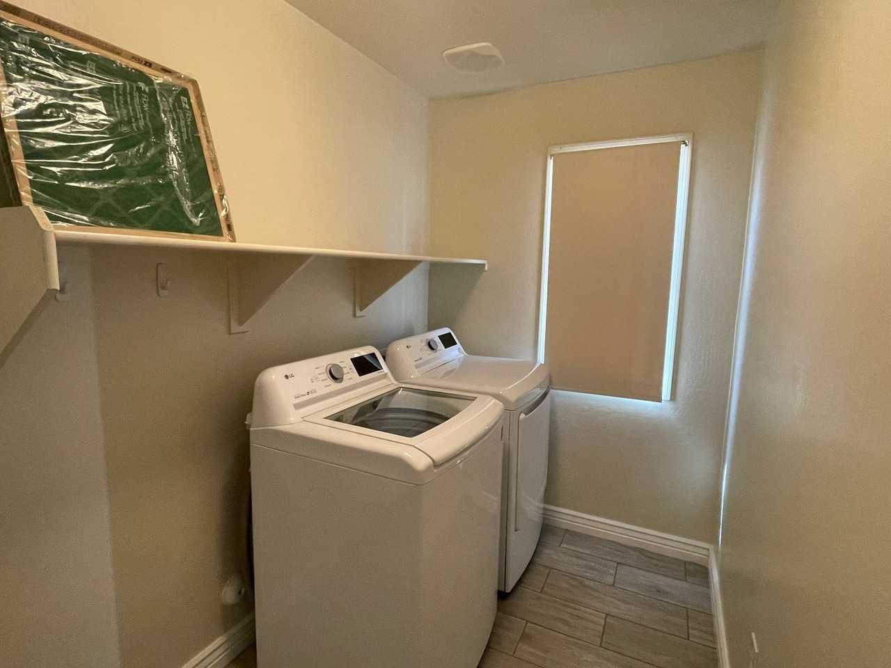 2792 S Bahama Dr - Photo 4 of 32