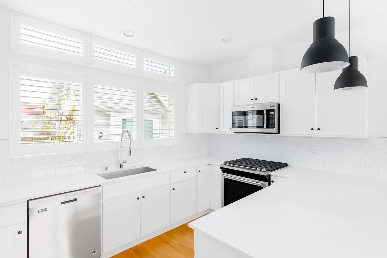 1964 S Grand St - Photo 5 of 19