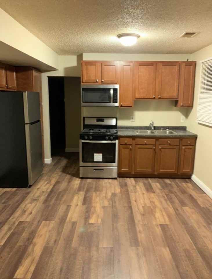 3211 N 6th St - Photo 3 of 3