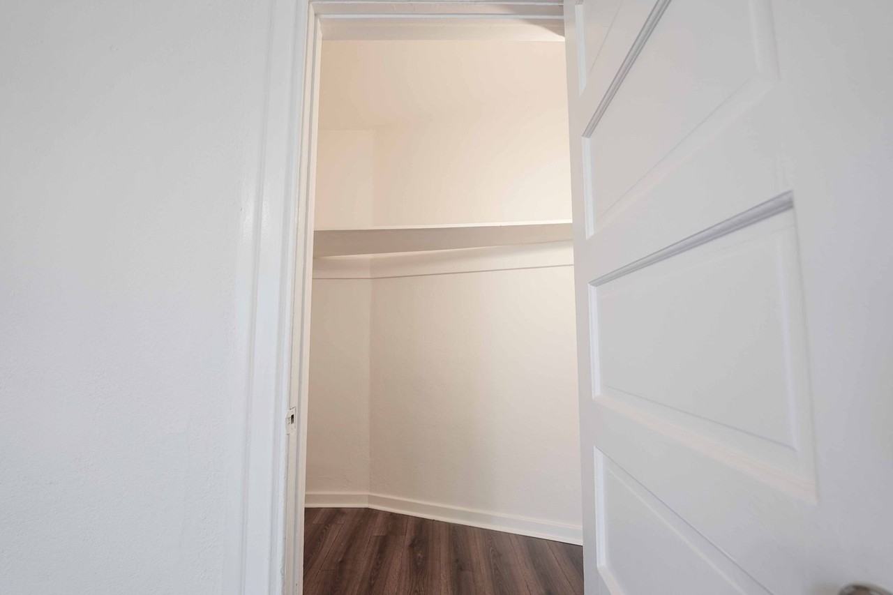 759 N Raymond Ave #4 - Photo 4 of 8