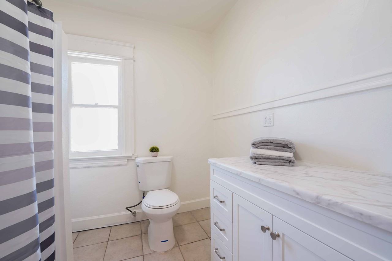 759 N Raymond Ave #4 - Photo 6 of 8