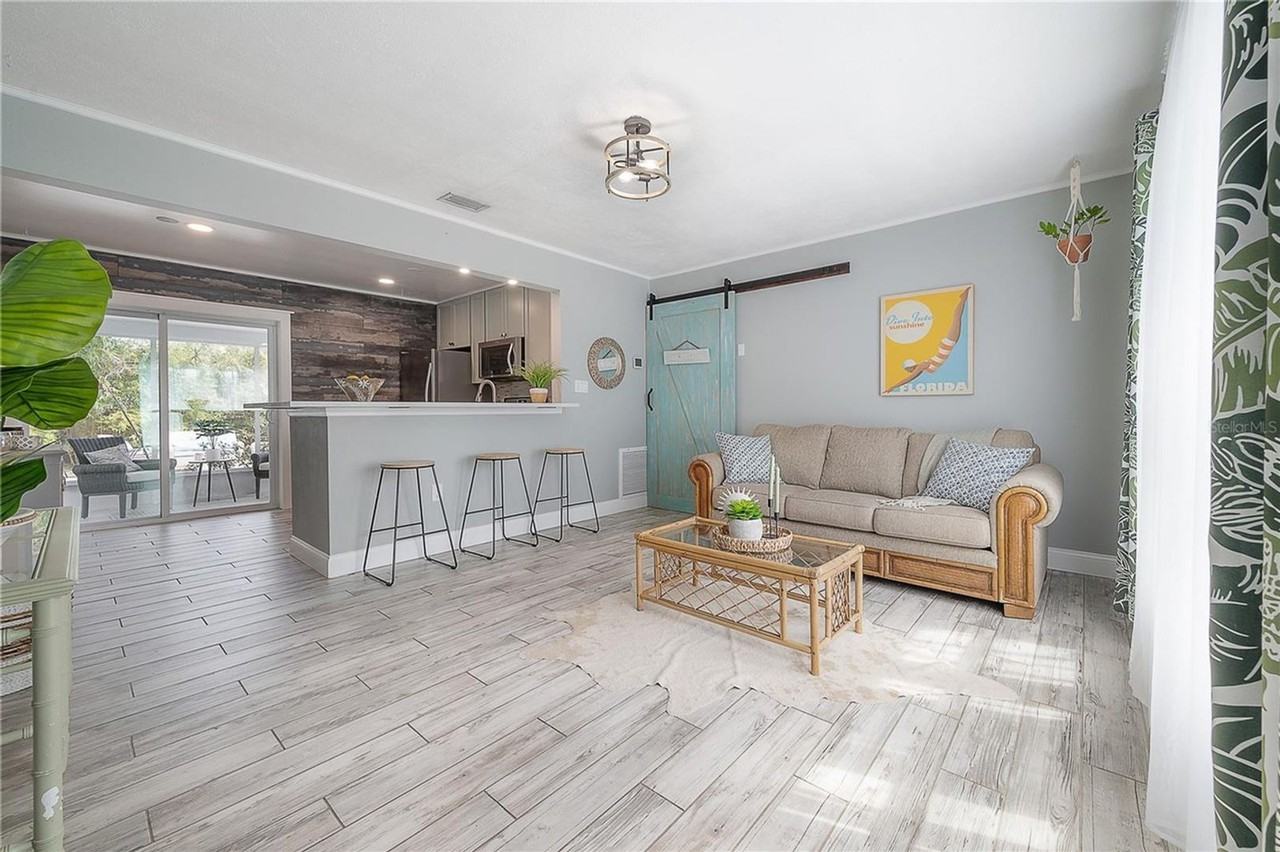 690 Regina Rd - Photo 2 of 21