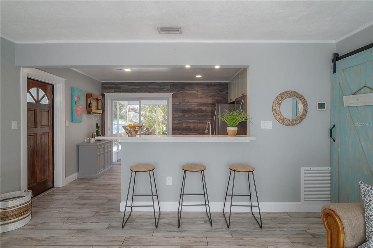 690 Regina Rd - Photo 4 of 21