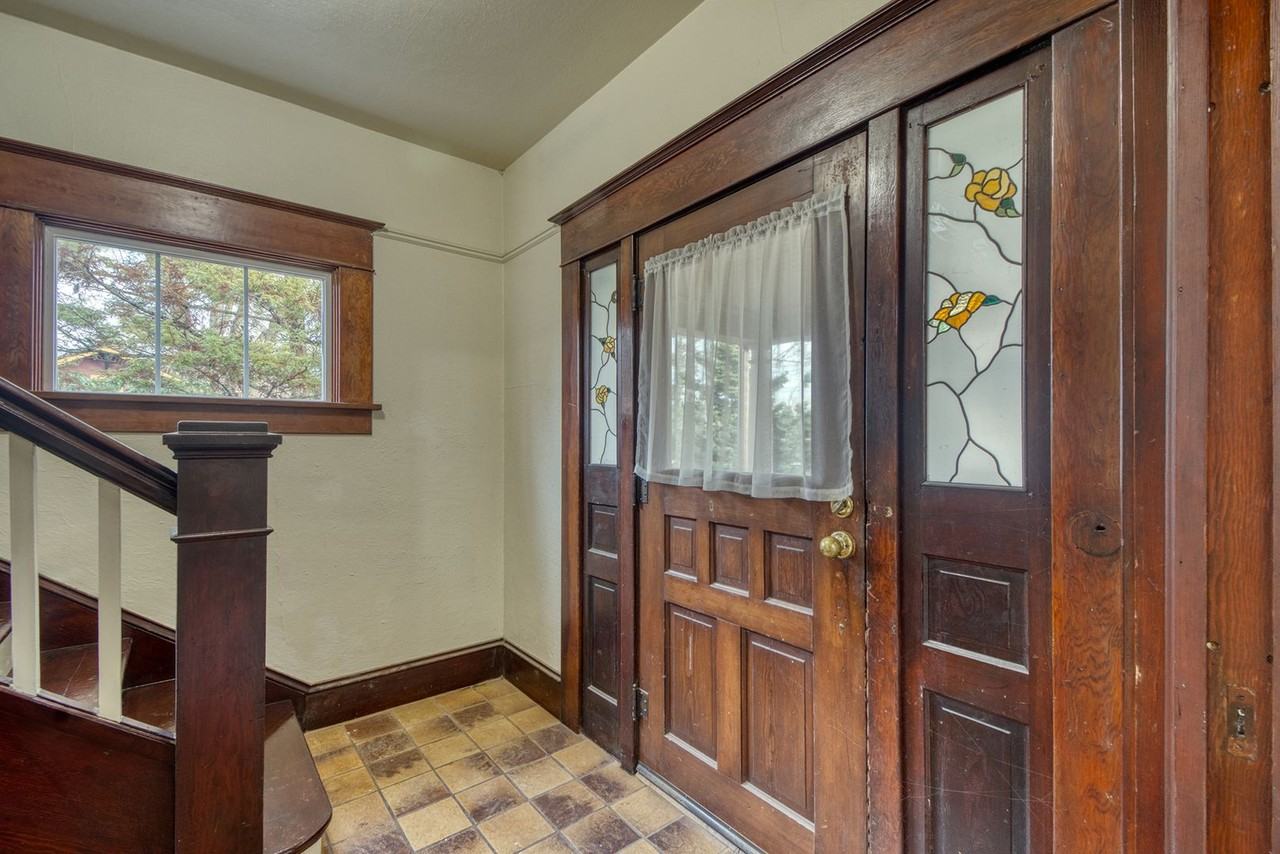 314 E 19th St - Photo 5 of 32