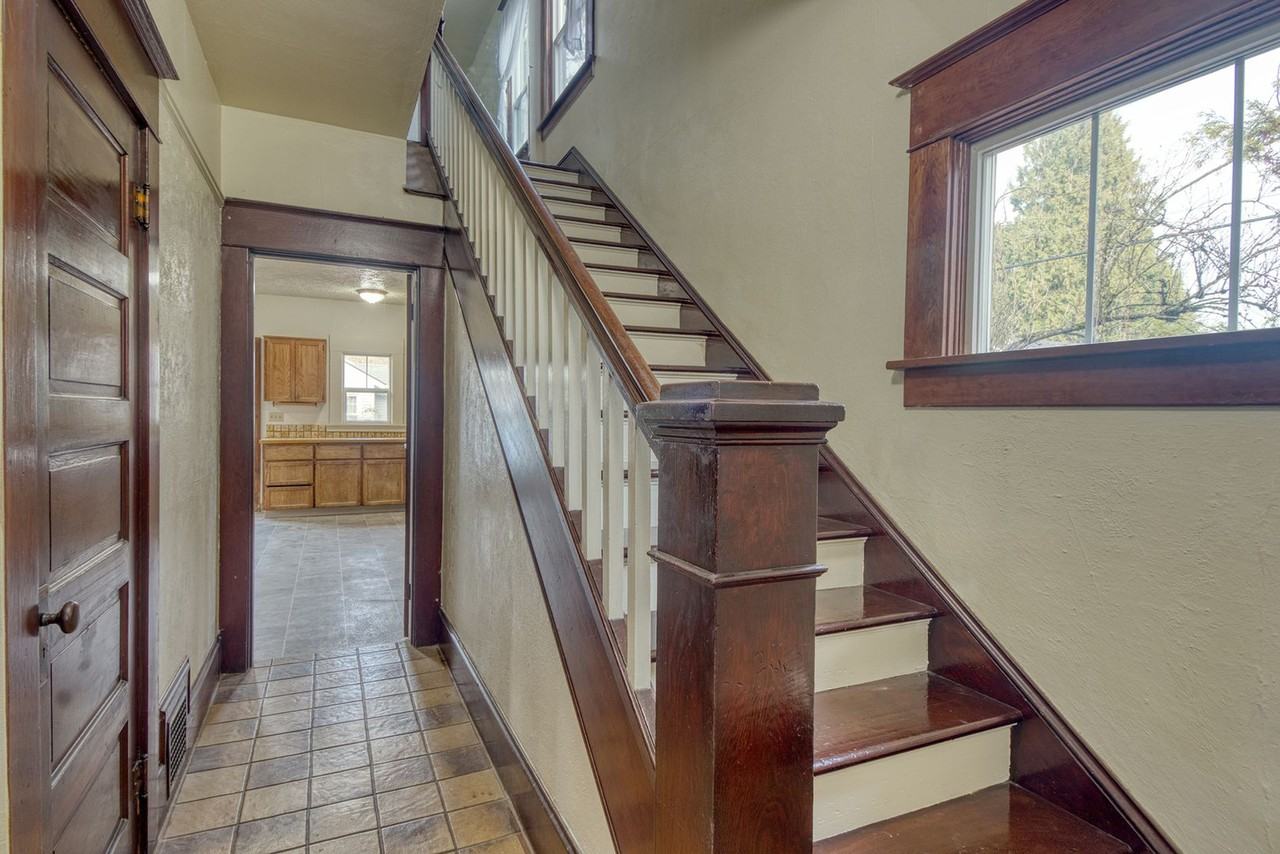 314 E 19th St - Photo 6 of 32