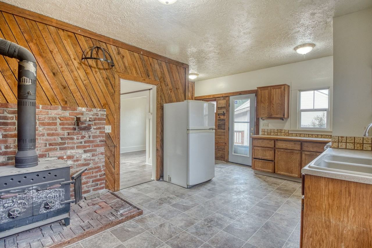 314 E 19th St - Photo 7 of 32