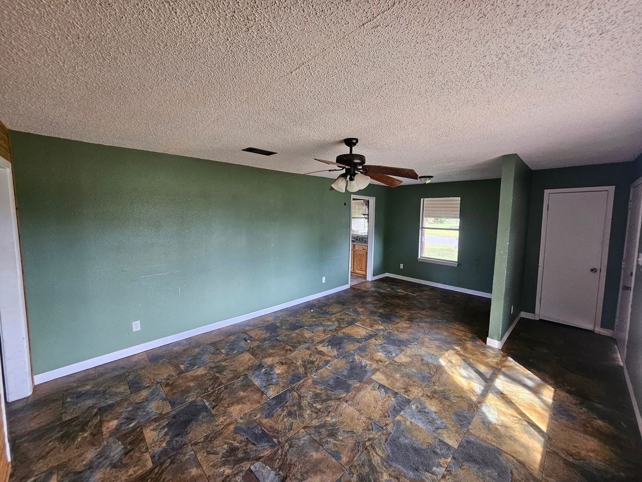 1600 Kings Rd - Photo 4 of 11