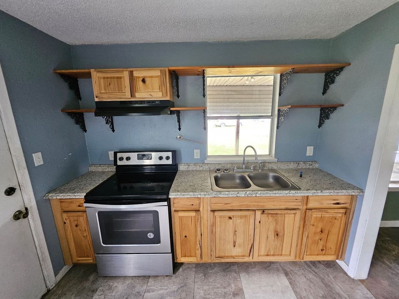 1600 Kings Rd - Photo 6 of 11