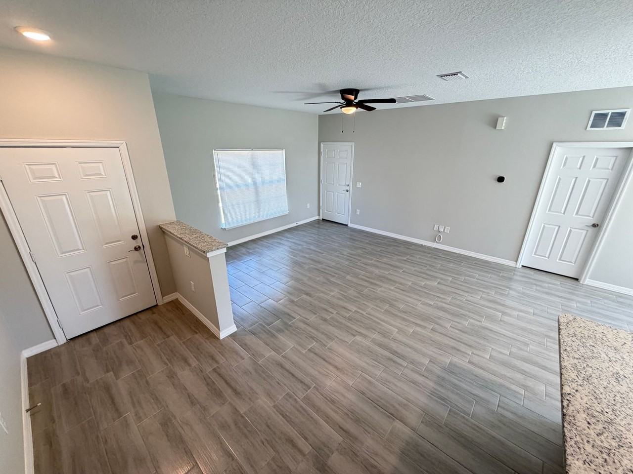 211 Taunton Rd Sw - Photo 3 of 31