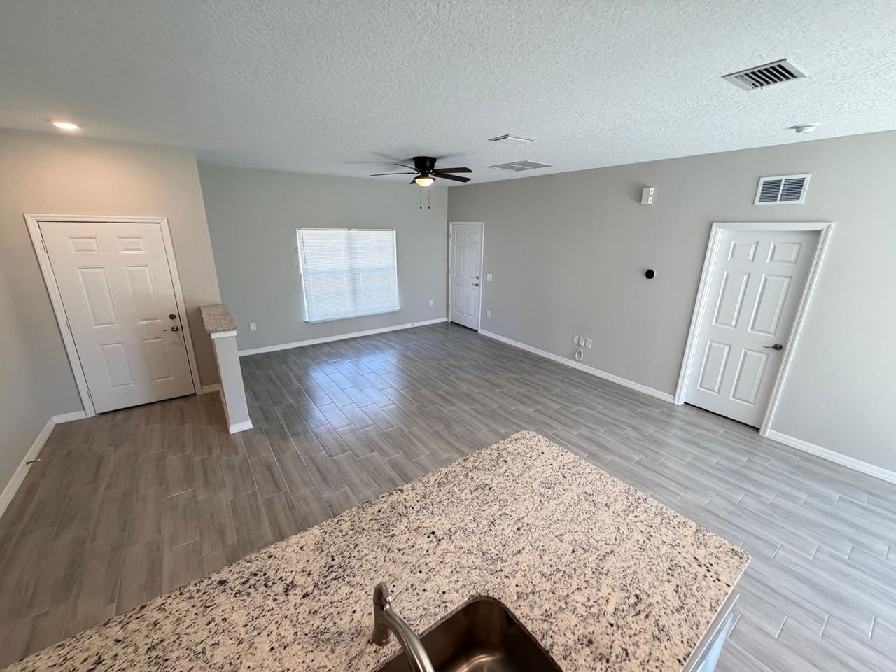 211 Taunton Rd Sw - Photo 4 of 31