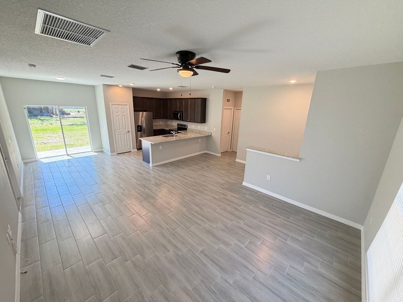 211 Taunton Rd Sw - Photo 6 of 31