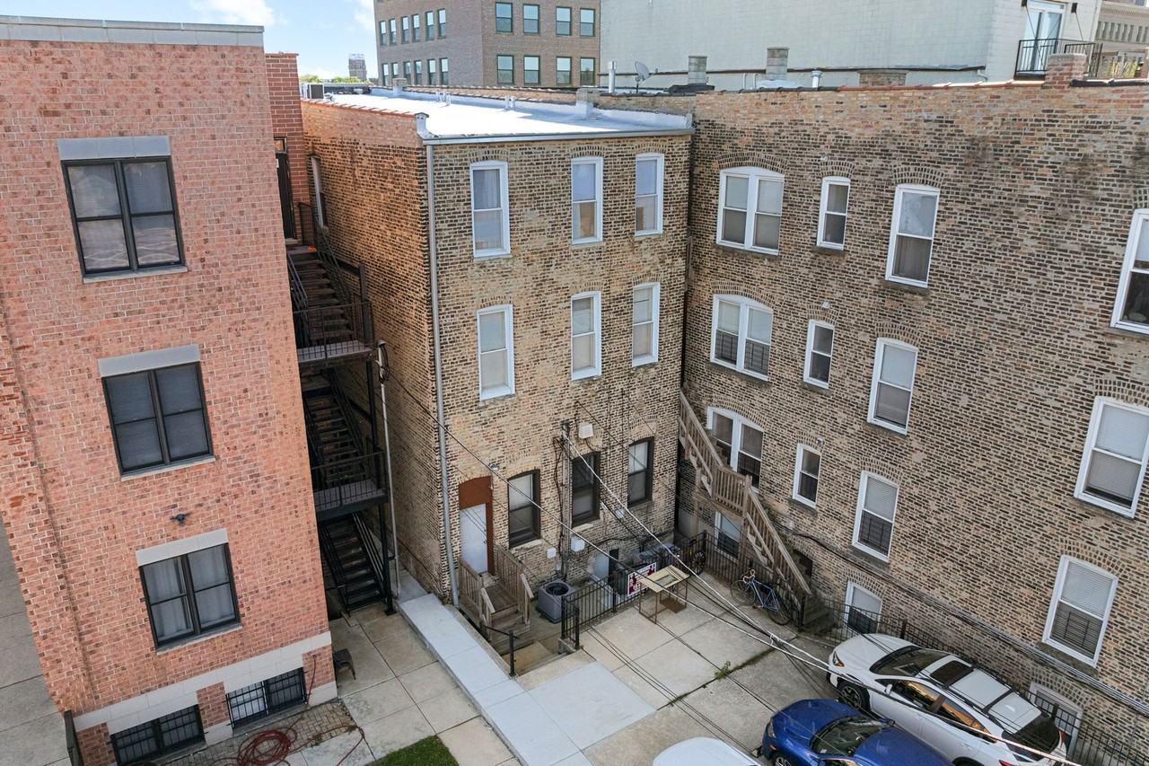 2454 N. Southport - Photo 2 of 6