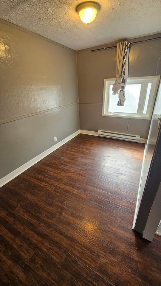 1711 S Cushman Ave - Photo 6 of 26