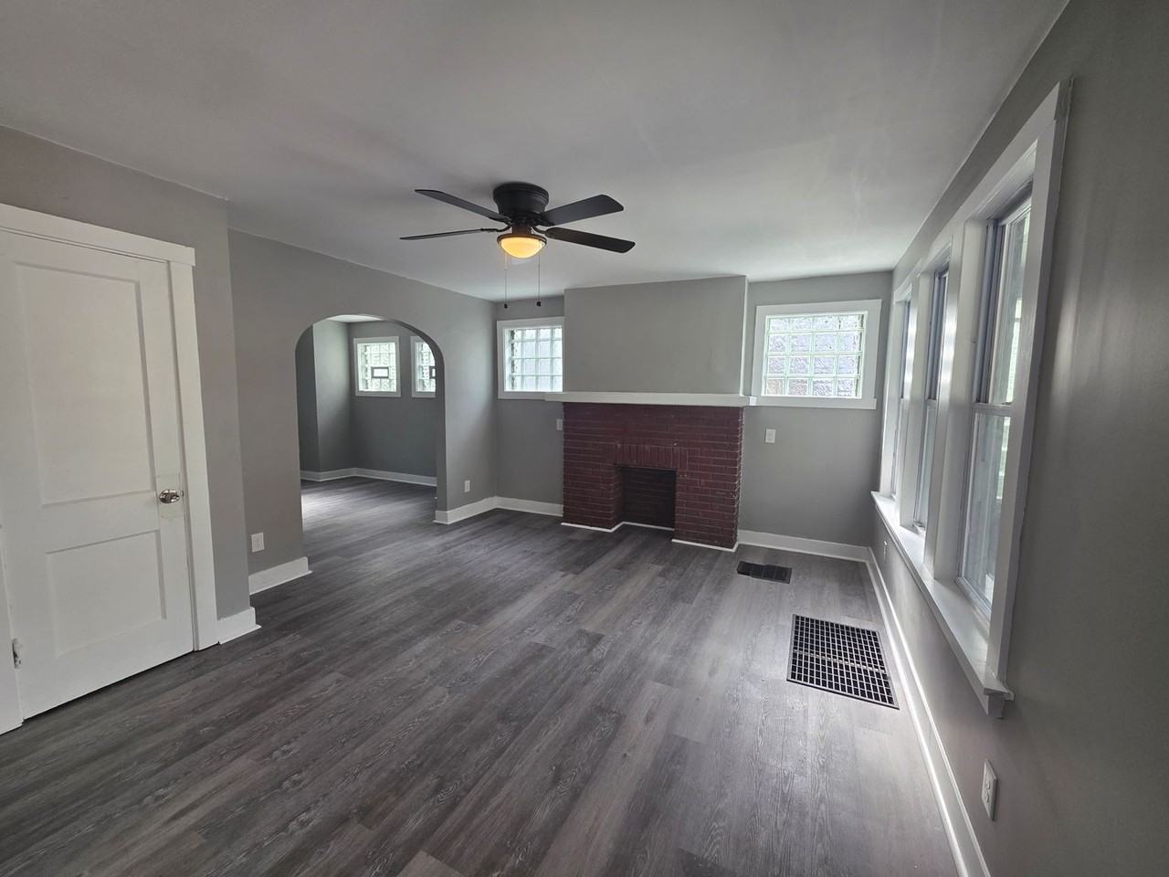 3024 Vancroft St - Photo 3 of 18