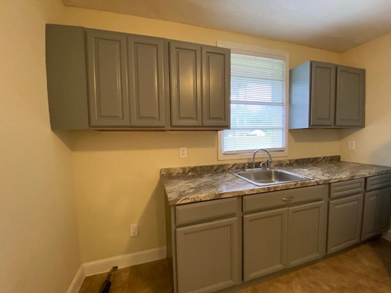 638 Columbia St - Photo 3 of 28