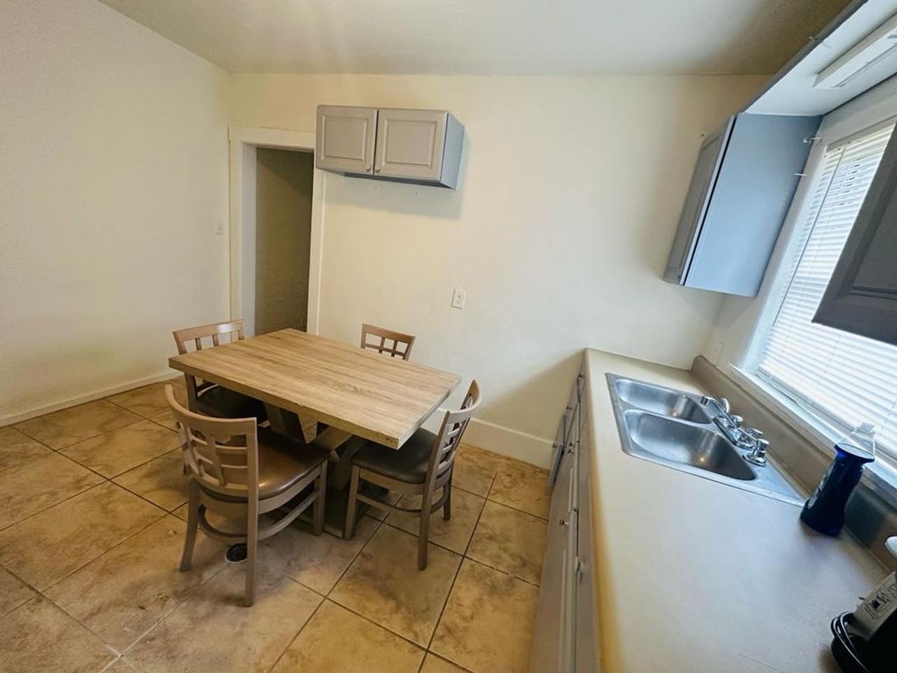 728 Columbia St - Photo 2 of 50