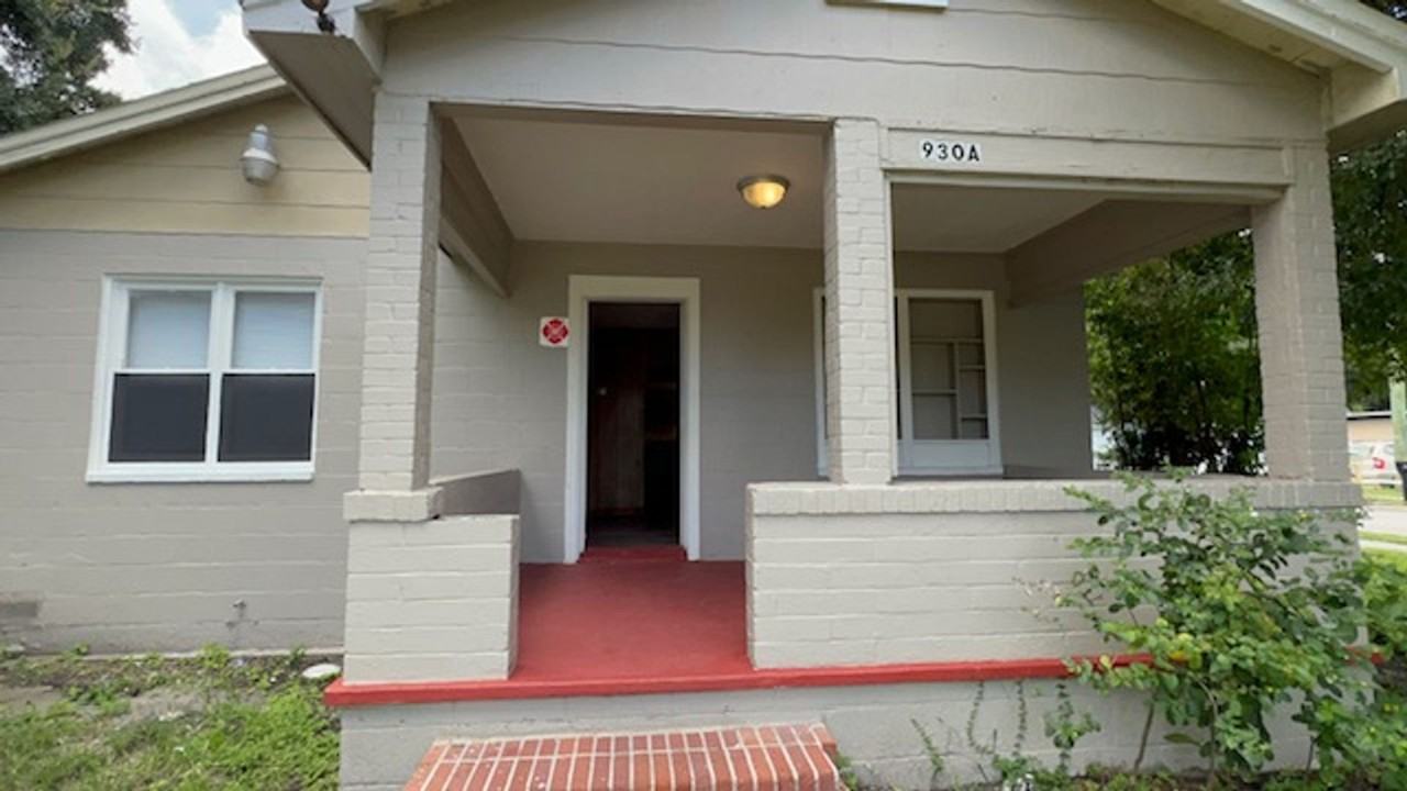 930 18TH ST - Photo 3 of 50