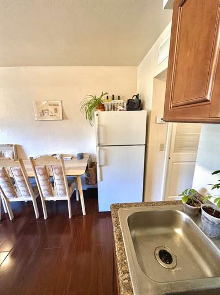 1124 N Tucson Blvd - Photo 6 of 8