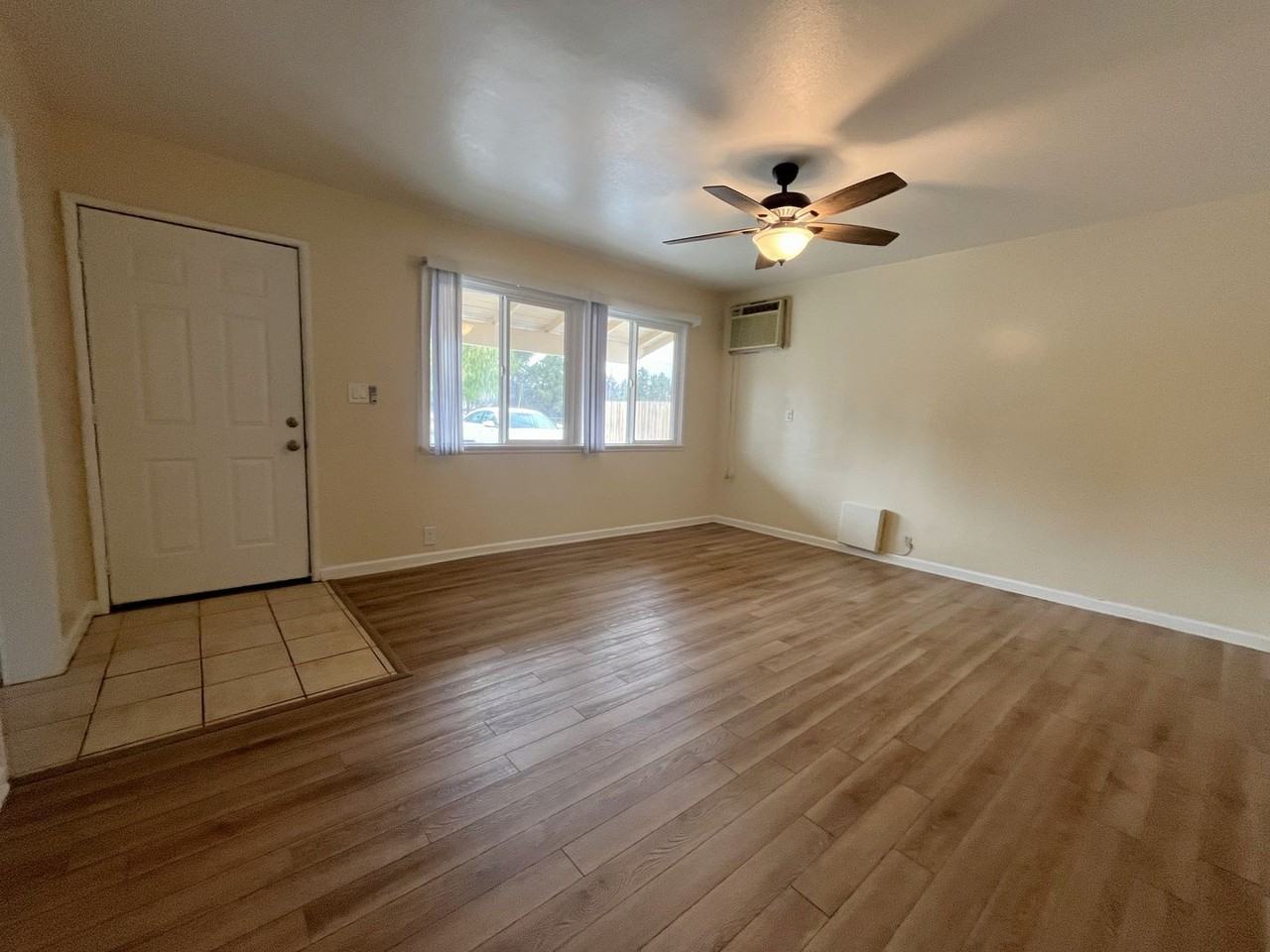 32037 32037 & 32041 Avenue E - Photo 4 of 18