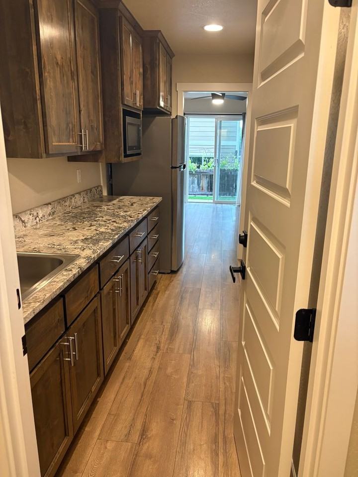 7851 28th St - Photo 2 of 6