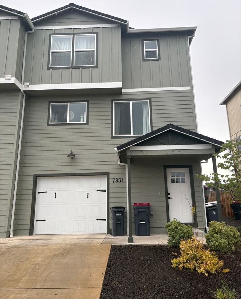 7851 28th St - Photo 3 of 6